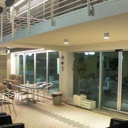 Hotel Half Moon Airport Restaurant リミニ エクステリア 写真