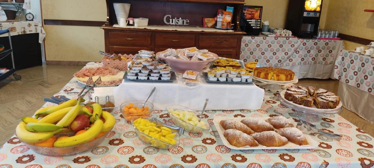 Hotel Half Moon Airport Restaurant リミニ エクステリア 写真
